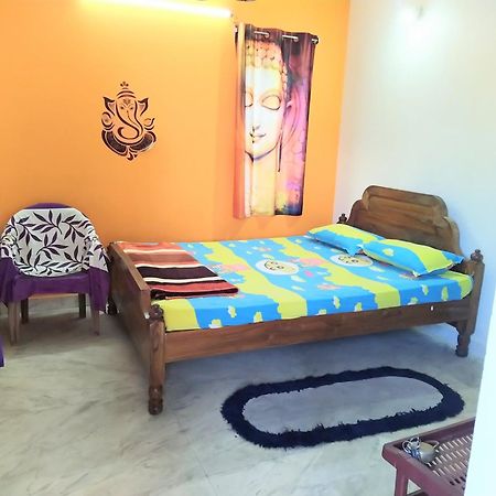 Sara Beach House Puri Exterior photo